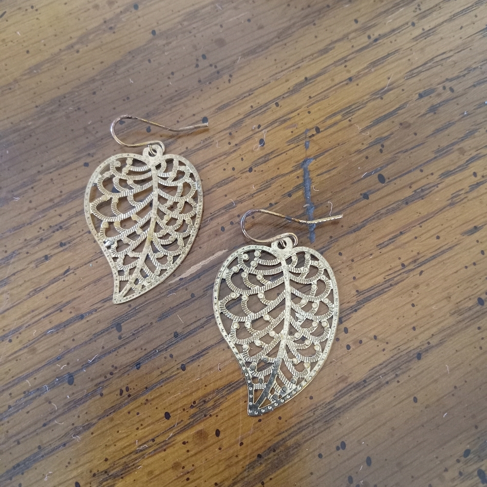 Gold Tone Leaf Vintage Earrings